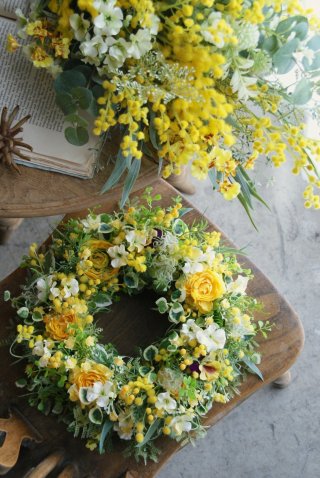 ラナンキュラスとミモザのリース - KANON FLOWERS カノンフラワーズ