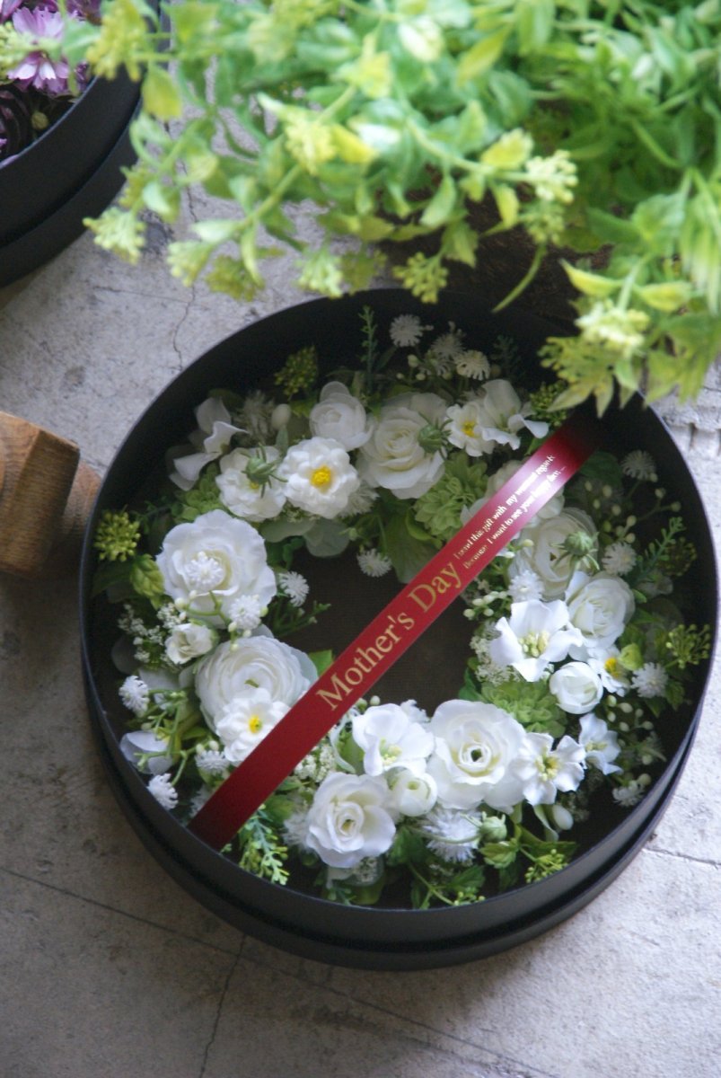 画像1: ブラックギフトボックス付き ホワイトのリース (1)