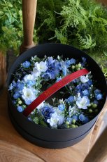 画像1: ブラックギフトボックス付き ブルーのリース (1)