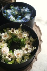 画像2: ブラックギフトボックス付き クリームイエローのリース (2)