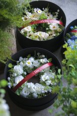 画像4: ブラックギフトボックス付き ホワイトのリース (4)