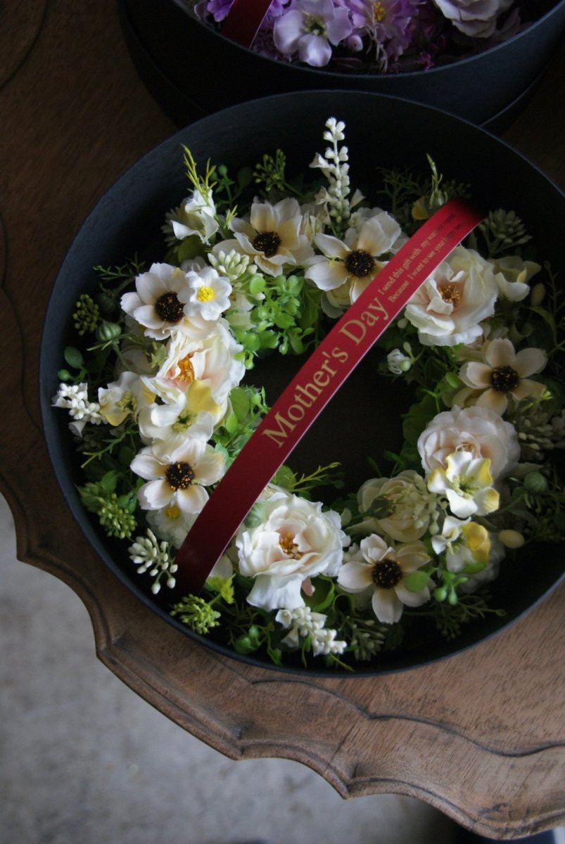 画像1: ブラックギフトボックス付き クリームイエローのリース (1)