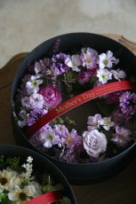 画像4: ブラックギフトボックス付き ピンクパープルのリース (4)